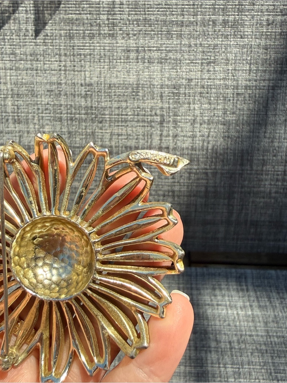 Set of 2 Sarah Coventry Large Flower Brooches - Picture 8 of 8